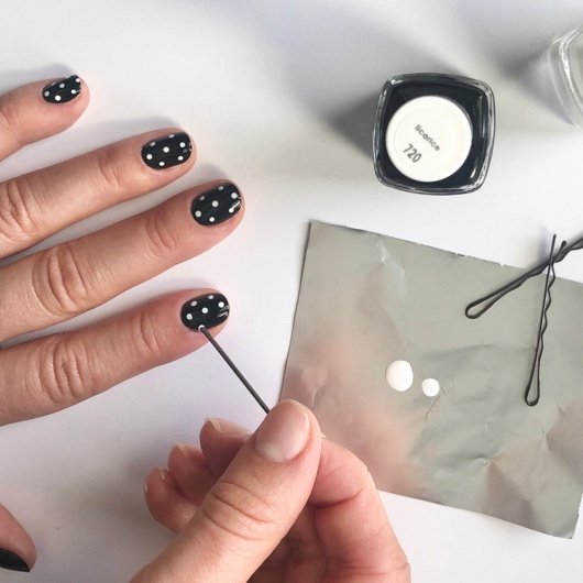 μανικιούρ στο σπίτι, μαύρα νύχια