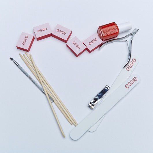 μανικιούρ στο σπίτι με εργαλεία - βήμα 1ο