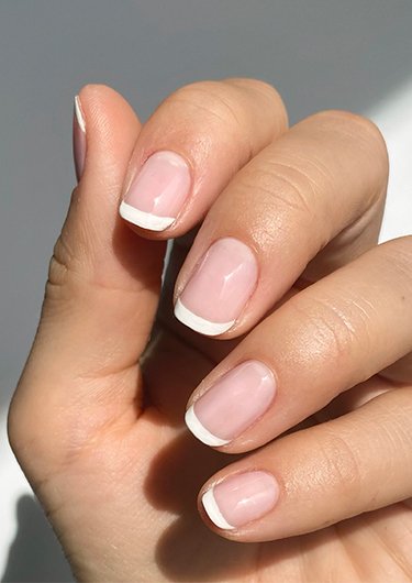 French manicure nail art - Essie
