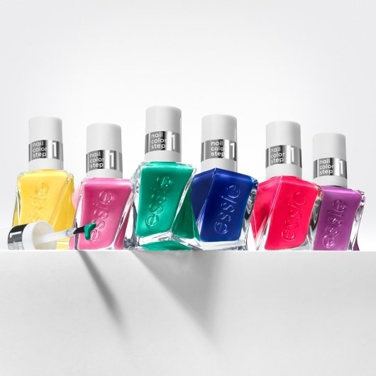 Πολύχρωμα νύχια: Η τάση που σου φτιάχνει τη διάθεση