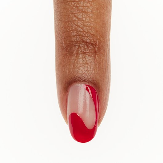 κόκκινο γαλλικό στα νύχια