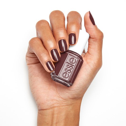 Brown nails Essie medium skin tone