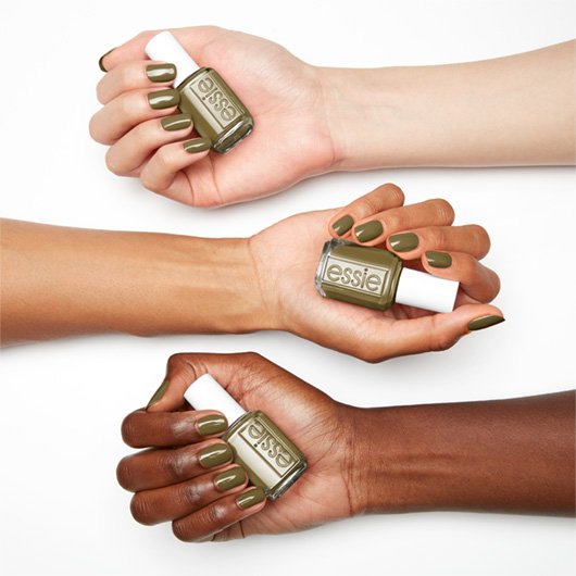 essie light and fairy βερνίκι νυχιών, προϊόν σε 3 διαφορετικούς τύπους επιδερμίδας