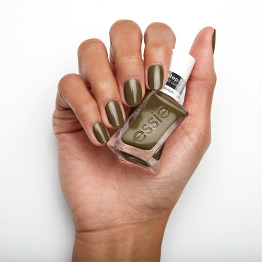 Essie Βερνίκι Νυχιών Gel Couture Pattern Play Totally Plaid Hand 2
