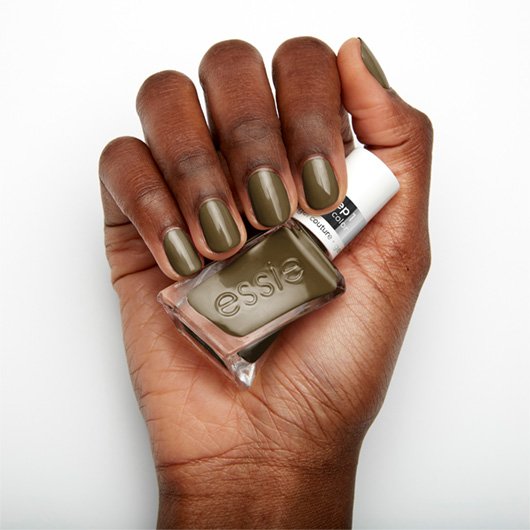 Essie Βερνίκι Νυχιών Gel Couture Pattern Play Totally Plaid Hand 3