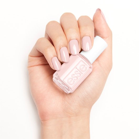 essie peak show βερνίκι νυχιών, προϊόν σε χέρι