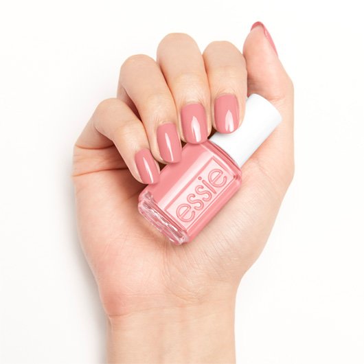 essie beachy keen βερνίκι νυχιών, προϊόν σε χέρι