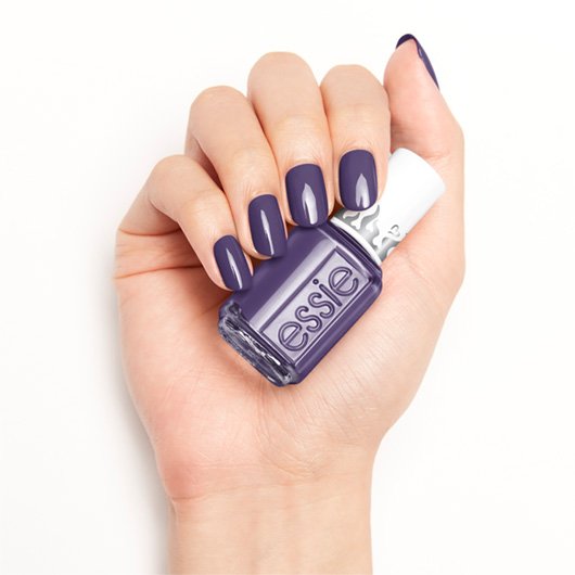 essie no expectations βερνίκι νυχιών, προϊόν σε χέρι
