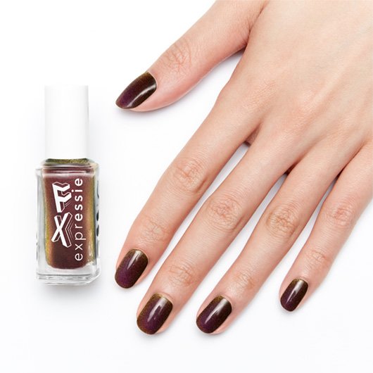 essie expressie oil slick, προϊόν σε χέρι
