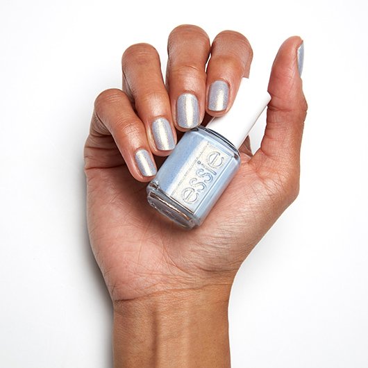 Essie Βερνίκι Νυχιών Love At Frost Sight Hand 2