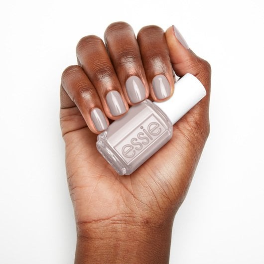 ESSIE-enamel-without-a-stitch-Hand-3-530