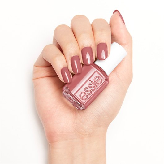 essie eternal optimist βερνίκι νυχιών στο χέρι