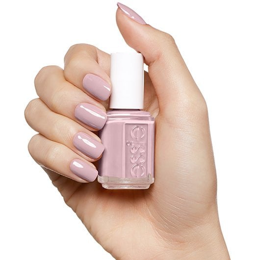 essie lady like βερνίκι νυχιών στο χέρι