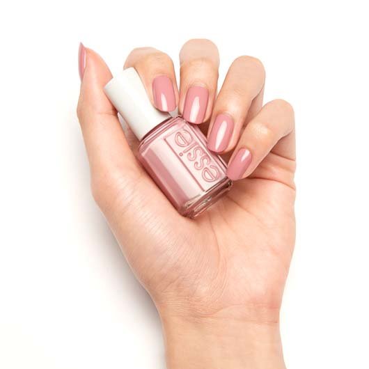 essie into the bliss βερνίκι νυχιών στο χέρι