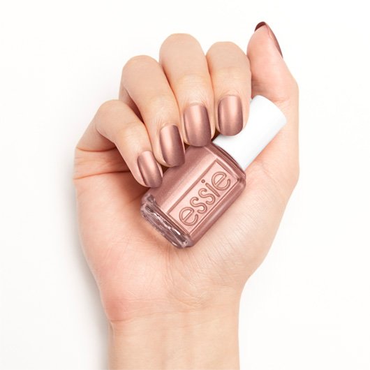 essie penny talk βερνίκι νυχιών στο χέρι