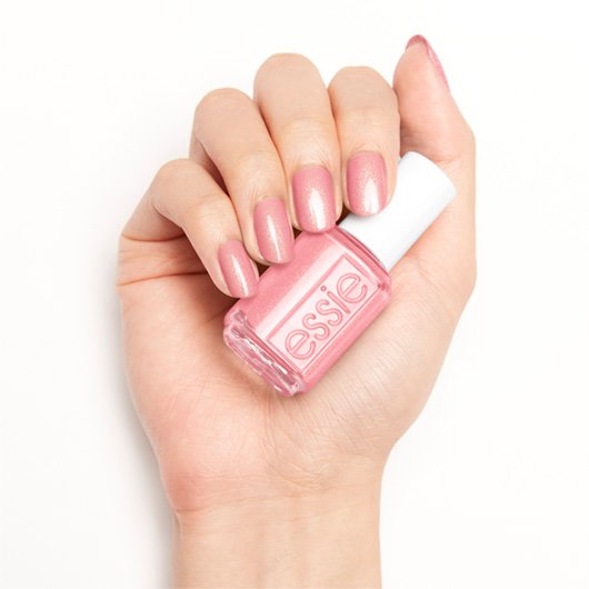 essie pink diamond βερνίκι νυχιών στο χέρι