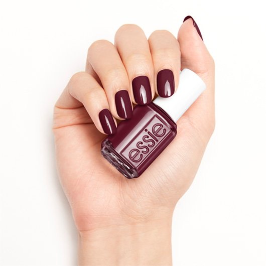 essie sole mate βερνίκι νυχιών στο χέρι