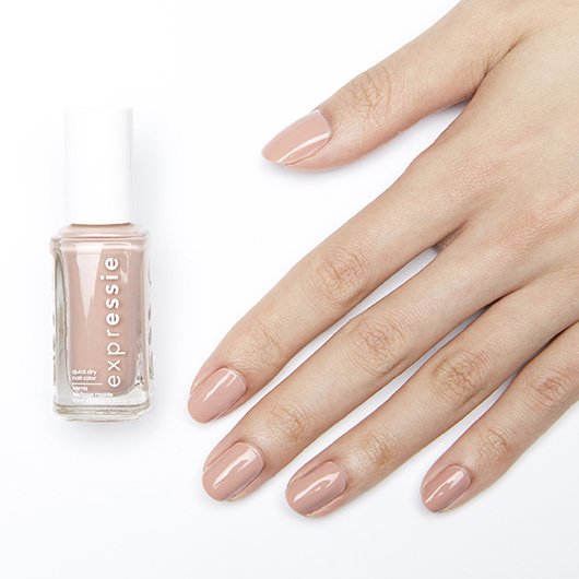 essie crop top and roll βερνίκι νυχιών στο χέρι
