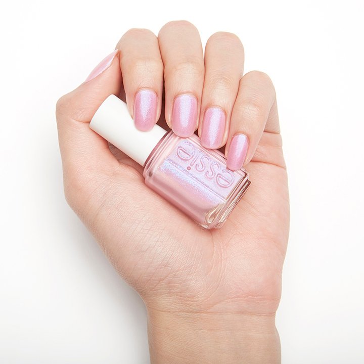 essie kissed by mist βερνίκι νυχιών στο χέρι