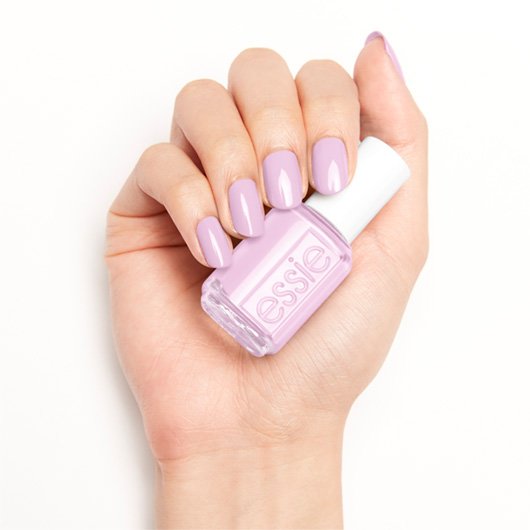 essie go ginza βερνίκι νυχιών στο χέρι