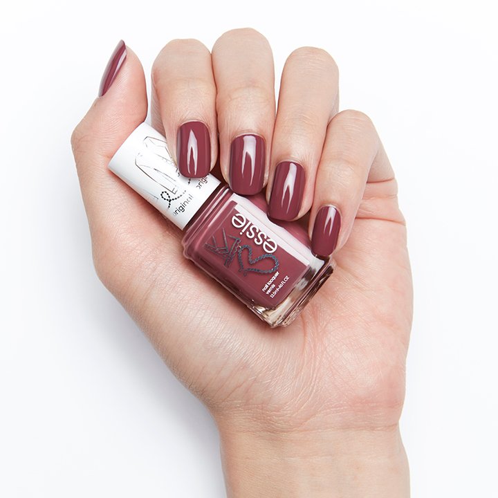essie angora cardi βερνίκι νυχιών στο χέρι
