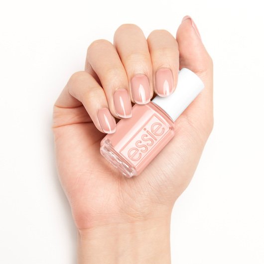 ESSIE-enamel-spaghetti-strap-Hand-1-530