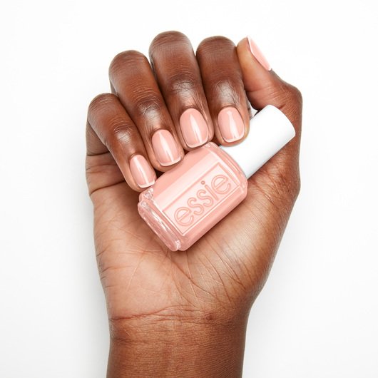 ESSIE-enamel-spaghetti-strap-Hand-3-530