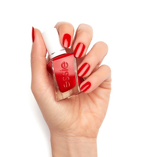 essie gel couture lady in red στο χέρι