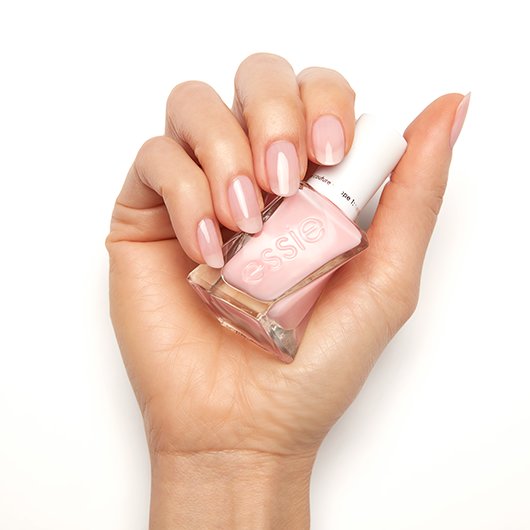 essie gel couture inside scoop στο χέρι