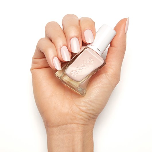 essie gel couture lace me up στο χέρι