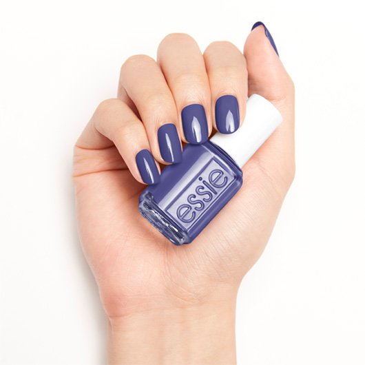 essie gel couture wink of sleep στο χέρι
