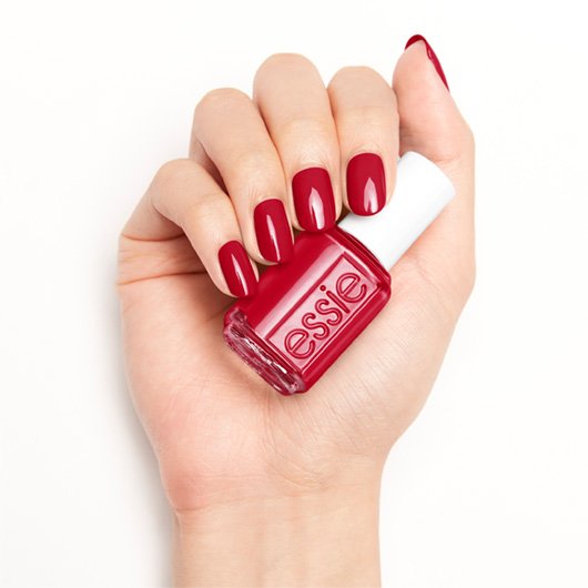 essie gel couture not red y for bed στο χέρι